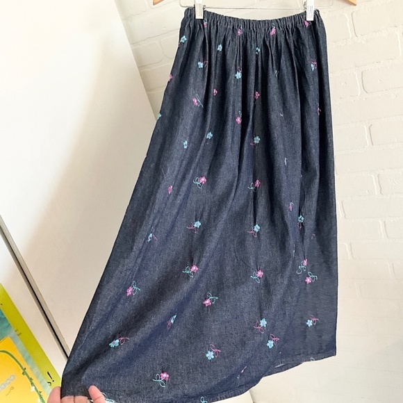 Vintage Handmade Maxi skirt Floral daisies Embroideries Dark wash Denim XS - Picture 3 of 8